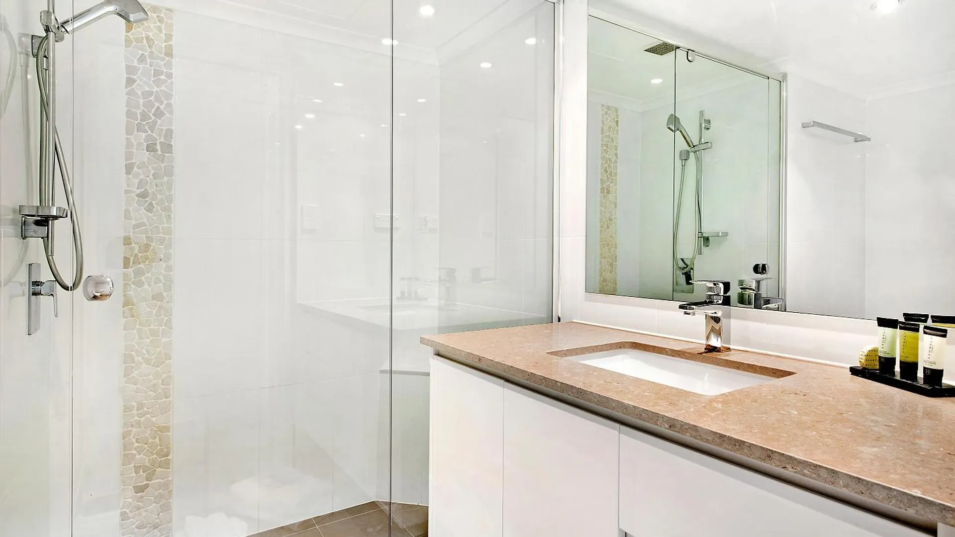 **** Resort Ultiqa Beach Haven On Broadbeach Gold Coast Australia
